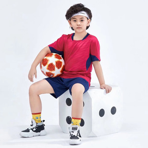 Maillots de football personnalisés OEM ODM à impression numérique, ensemble uniforme à manches courtes, motif végétal, coupe ajustée pour homme, 100 % polyester respirant et à séchage rapide - Product Image 4