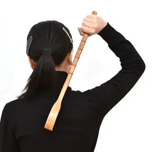 Dispositif de grattage à long manche râteau Massage chatouiller vieil homme heureux de chine grattoir arrière en bois gratte-tête