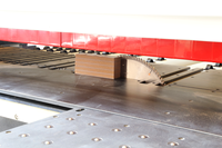 Scie à faisceau CNC automatique pour le bois et le métal Scie à panneaux contrôlée par ordinateur avec coupe de précision Conception robuste