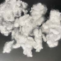 Fibre de rembourrage ignifuge en PSF conjugué solide 15D 64mm siliconée à haute densité pour literie ignifuge