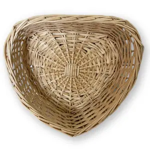 Atacado personalizado barato mini cestas de armazenamento de artesanato de vime em forma de coração