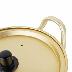 Elégante casserole isolée au fini argent, idéale pour le buffet servant la restauration et les repas à domicile, compagnon de cuisine parfait - Product Image 1