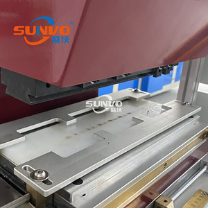 Machine à fabriquer des ceintures, presse hydraulique à double tête pour perforer les trous de ceintures, machine à couper les extrémités, machine pour la fabrication du cuir - Product Image 5