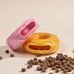 Jouet à mâcher creux anti-fuite pour chien en TPR en forme de donut - Jouet d'auto-entretenement pour petits chiens en période de dentition - Vente en gros - Product Image 5