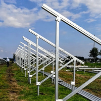 Structure de montage au sol solaire photovoltaïque personnalisée pour usage commercial, supports au sol pour panneaux solaires, fondation à vis au sol pour panneaux solaires