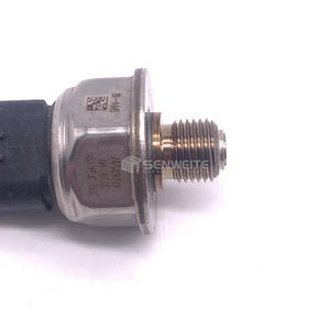 Sensor de Presión de Combustible Senwitt 0-100psi con Salida de Voltaje y Puerto Roscado para Motores Diésel Cat C18 C4.4 - Product Image 3