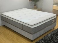 Enroulez dans une boîte matelas à ressorts ensachés lit king size avec taie d'oreiller matelas à ressorts intérieurs prix de gros bon marché