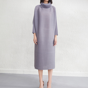 Miyake Pleats Nouvelle Collection 2026 |   Robe midi ample à col montant pour femme - <span class=keywords><strong>Style</strong></span> élégant et décontracté - Vente en gros usine - Product Image 1
