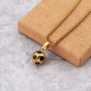 Collier pendentif football en acier inoxydable, style sportif créatif, personnalisé, tendance européenne et américaine, vente chaude - Product Image 6