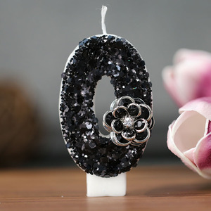 Velas <span class=keywords><strong>de</strong></span> <span class=keywords><strong>Cumpleaños</strong></span> Creativas <span class=keywords><strong>de</strong></span> Cristal Negro con Cera <span class=keywords><strong>de</strong></span> Parafina Hechas a Mano con Forma <span class=keywords><strong>de</strong></span> Rosa Oscura Clásica Misteriosa <span class=keywords><strong>para</strong></span> Mujer/Niña - Product Image 1