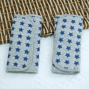 Bavoir de dentition en coton biologique pour les tout-petits, avec bouton simple imprimé jetable, accessoire de porte-bébé, service OEM - Product Image 3