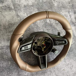 ワンランク上の運転体験を ポルシェステアリングホイール のプレミアム