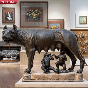 Famosa Scultura in Ottone di Romolo e Remo, Statua del Lupo Capitoline in Bronzo in Vendita - Product Image 1