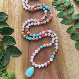 สร้อยคอมุกมาลา <span class=keywords><strong>108</strong></span> เม็ด ทำด้วยมือ, โรสควอตซ์ธรรมชาติ, ซันสโตน, อเมซอนไนต์, จาปามาลา, คริสตัลบำบัดเพื่อการสวดมนต์, ของขวัญเครื่องประดับโยคะ - Product Image 1