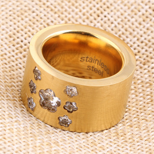 Anillo de Acero Inoxidable de 19 mm con Diseño de Flor Dorada para Uso Diario de Mujer - Product Image 2