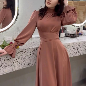Robe pour femme élégante à manches longues en satin 2025 européen, américain et asiatique avec cintrage à la taille - Product Image 1