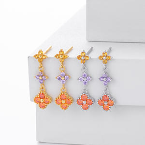 Nuovi Orecchini Pendenti con Lunghe Nappe a Quadrifoglio Colorato, in Argento 925 Placcato Oro con Zirconi, Regalo di Nozze per Donne - Product Image 1