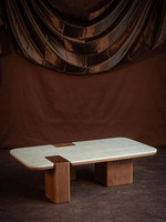 Table basse vintage de style français en marbre, avec un design tendance en pierre naturelle nid d'abeille et un cadre en bois massif, style Wabi-sabi, pour les petits espaces