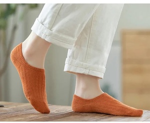 10 paires de chaussettes de bateau invisibles en silicone d'été pour femmes couleur unie cheville pantoufle chaussettes mince coton tricoté manchette taille 35-40 <span class=keywords><strong>EUR</strong></span> - Product Image 3