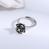 Bague de fiançailles tactique en cuivre pour femme, motif rose sombre, avec pointe rotative, bijou de défense personnelle pour la protection et la sécurité