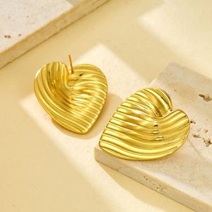 Pendientes de Corazón de Acero Inoxidable Chapados en Oro de 14K de Alta Calidad, Personalizados, Hechos a Medida, Modernos, Recuerdo de Fiesta para Mujer - Product Image 5