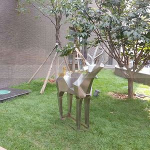 ANW4876 Escultura Art Deco de Acero Inoxidable de Alta Gama, Acabado Espejo Personalizado, Diseño Decorativo para Aniversario, Origen China - Product Image 1