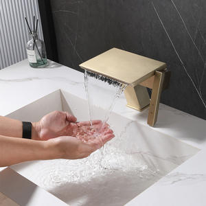 モダンなシングルホールの浴室用洗面台蛇口つや消しゴールド仕上げクリエイティブな滝デザイン温水冷水用シングルハンドルハンド - Product Image 3