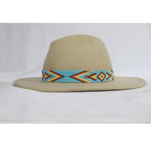 Courroie de chapeau Fedora perlée multicolore Fabriquée avec des matériaux de première qualité conçus pour offrir une qualité de luxe Améliorer le style Pêche réglable - Product Image 1