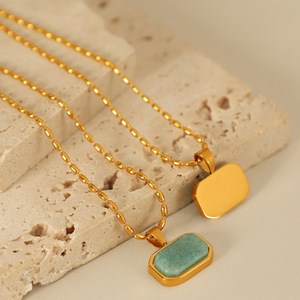 Collar de Amazonita de Acero Inoxidable con Colgante Geométrico y Cadena Dorada, Joyería para Mujer con Engaste de Bisel de Piedra Natural - Product Image 2