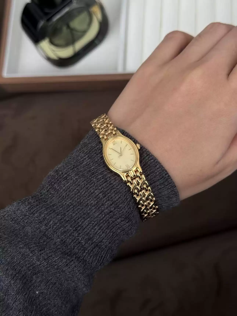 Exquisite Retro Women's Quartz Watch Oval Dial Gold Tone Luxurious Elegant Fashion Timepiece