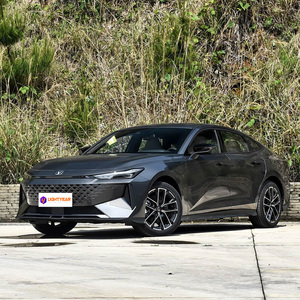 Changan UNI-<span class=keywords><strong>V</strong></span> : Berline Sportive de Luxe Avancée, Automobile Chinoise Moderne pour les Déplacements Professionnels, Conduite Premium et Marché Mondial - Product Image 2