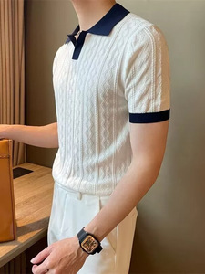 เสื้อโปโลผู้ชายทรงสลิมฟิต แขนสั้น คอวี ผ้าถักลายแจ็คการ์ด ยืดหยุ่นได้ ทันสมัย สีสันใหม่ ดีไซน์บล็อกสี - Product Image 5