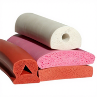 Bande d'étanchéité en silicone expansé thermo-isolante résistante aux hautes températures, moulée sur mesure pour les portes de sortie d'air des fours de machines de revêtement