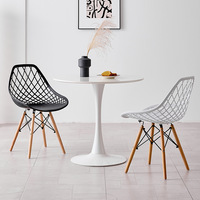 Chaise de salle à manger moderne et minimaliste avec dossier ajouré en maille plastique durable pour la maison, le bureau, les cafés, les zones de négociation et les hôtels