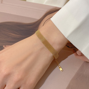 Collier et bracelet minimalistes en maille chaîne en acier inoxydable |   Plaqué Or 18K |   Hypoallergénique, imperméable, style INS - Product Image 4