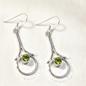 Boucles d'oreilles pendantes en argent sterling 925 faites à la main avec péridot, design circulaire unique, bijoux en pierre précieuse verte, accessoires de mode pour femmes - Product Image 1