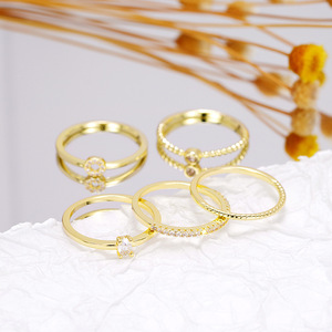 Set di cinque anelli impilabili geometrici rotondi, gioielli minimalisti in stile bohémien. - Product Image 6