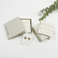 Boîte à bijoux en papier beige avec logo personnalisé, emballage cadeau pour bagues, boucles d'oreilles, colliers, ZXF, fabrication chinoise, type Tdg001