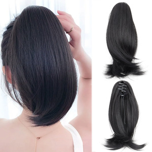 <span class=keywords><strong>Queue</strong></span> <span class=keywords><strong>de</strong></span> <span class=keywords><strong>cheval</strong></span> synthétique élégante pour femme, en fibre haute température, cheveux courts légèrement bouclés vers l'intérieur, avec pince <span class=keywords><strong>de</strong></span> maintien - Product Image 1