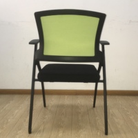 Chaise de bureau d'entraînement en maille noire avec accoudoirs