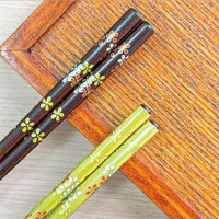 Ensemble de baguettes traditionnelles japonaises à motif de fleurs de cerisier avec repose-baguettes, pratiques pour les décorations de table de mariage