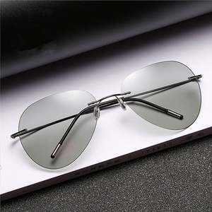 Lunettes de soleil polarisées photochromiques ultralégères en titane UV400 sans monture pour hommes, vision nocturne, vente en gros - Product Image 2