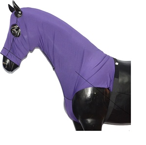 Tapis de cheval en tissu avec capuche Couverture de qualité supérieure pour chevaux - Product Image 1