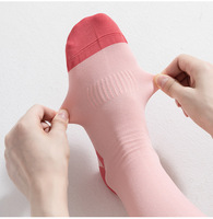 Chaussettes de compression pour fille, design OEM, logo personnalisé, pour sport, course, marathon, fitness, saut à la corde, amincissantes, vente en gros