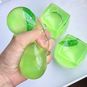 Balle anti-stress créative en TPR de 6 cm en forme de cube de soda au maltose et au citron vert, cadeau pour enfants et adultes de 5 à 7 ans, pour une ambiance printanière - Product Image 1