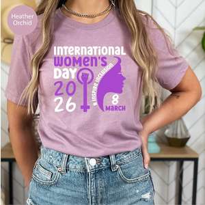 T-shirt per la Giornata Internazionale della Donna 2026 da donna, viola, femminista, casual, girocollo, manica corta, 100% cotone jersey stampato - Product Image 3
