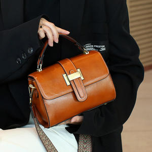 Bolso de Mano AndoBag para Mujer, Bolsos Pequeños Cuadrados para Llevar Bajo el Brazo, Bolso Bandolera de Cuero Vacuno Genuino Retro, Modelo 9240 - Product Image 4