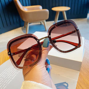 Lunettes de soleil Qianai pour femme, grande monture, protection UV400, verres AC irréguliers quadrilatères, monture dorée, style urbain - Product Image 4