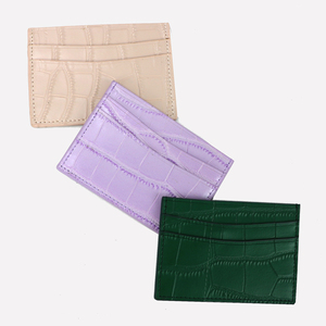 Porte-cartes pour hommes, en cuir personnalisé avec motif gaufré au croco - Product Image 1