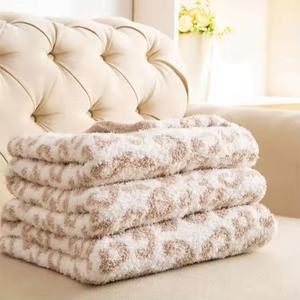 Couverture en tricot en peluche guépard pour canapé, couverture moelleuse super douce, couverture légère floue pour canapé-lit - Product Image 1